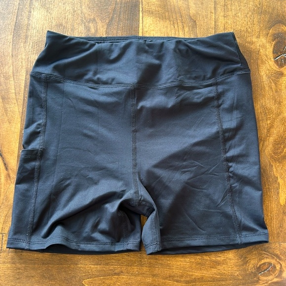 Tommy Bahama Golf Shorts Bundle S Black & White | Stretch Spandex Activewear - Picture 2 of 8